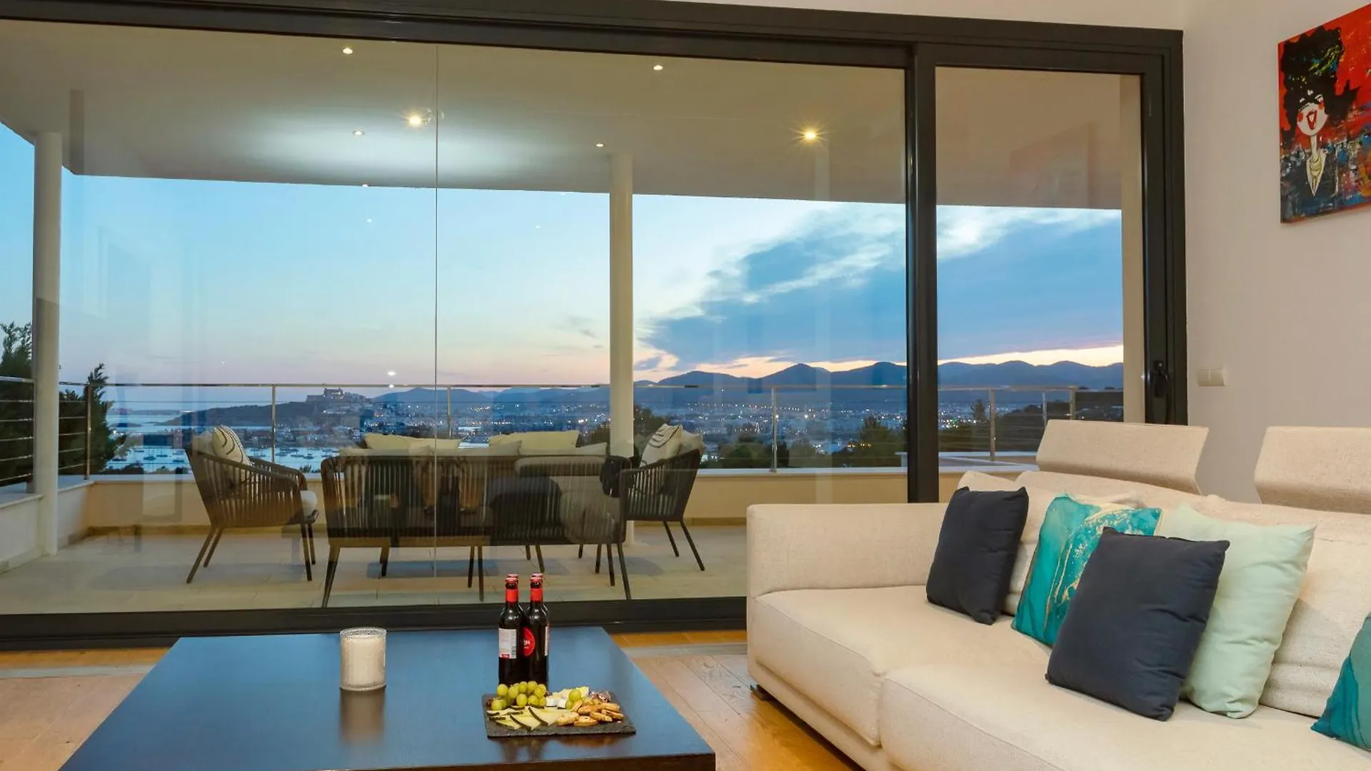 Villa In Ibiza Town Sleeps 10 - Villa Vue 塔拉曼卡