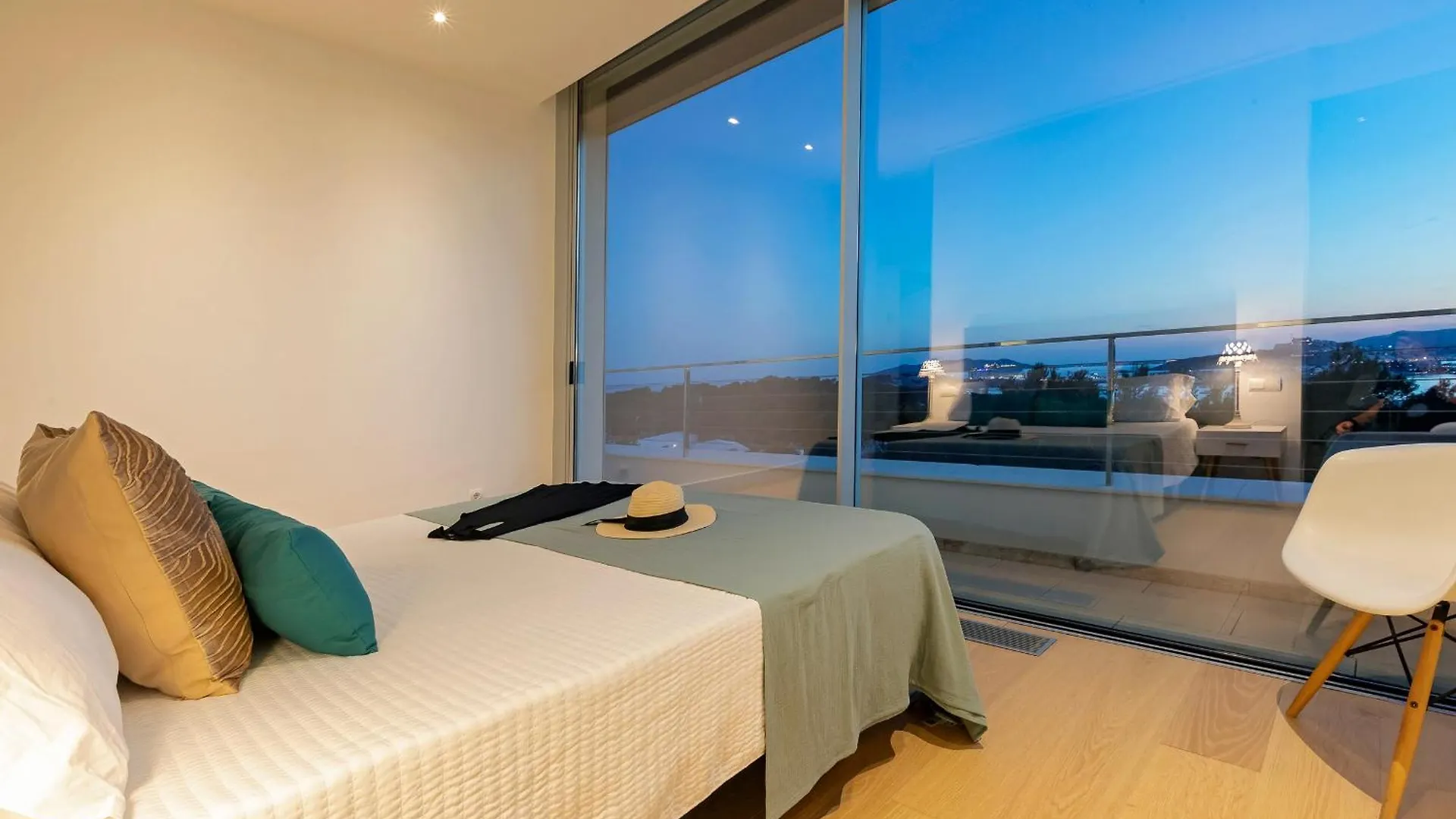 Villa In Ibiza Town Sleeps 10 - Villa Vue 塔拉曼卡